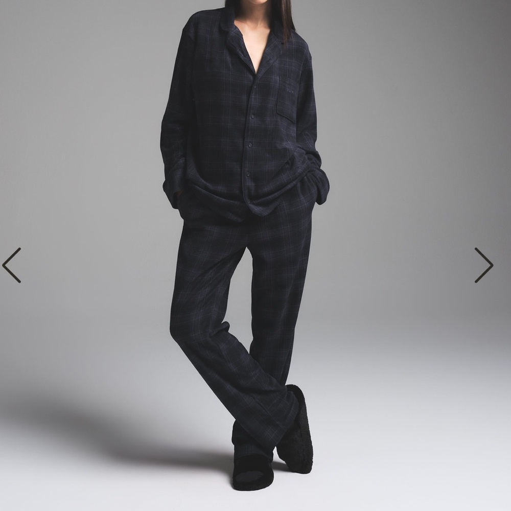 SKIMS Unisex Flannel Sleep-sets in color Midnight blue plaid